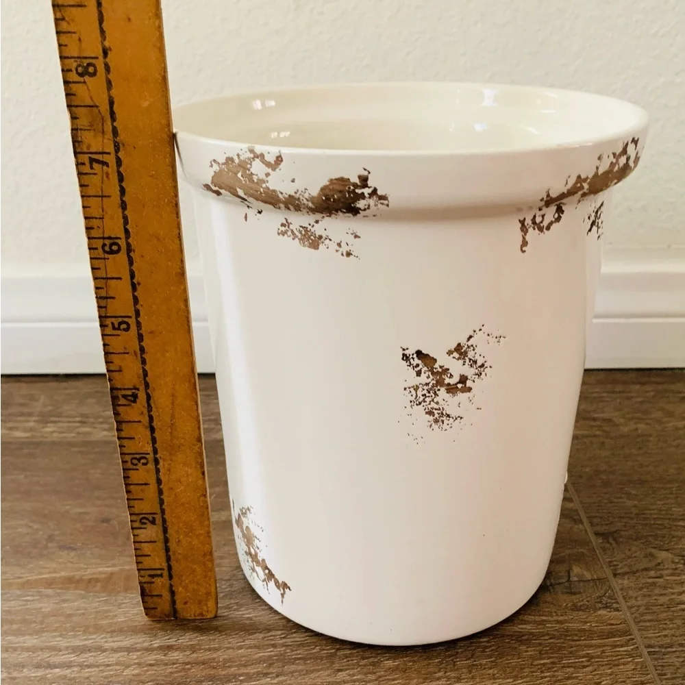 Rustic white ceramic pot form Italy
